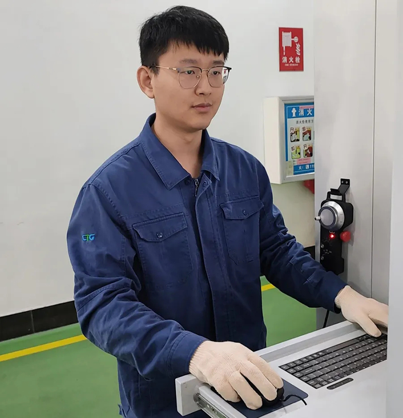 huang01.jpg huang01.jpg